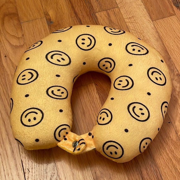 Travel Neck Pillow. Snap Button Closure. Yellow Smiley Emojis. GUC - Picture 1 of 3